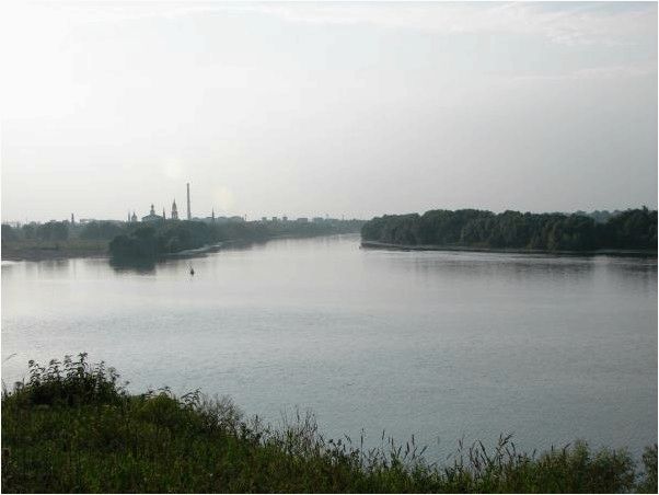 Донка в реке и устье канала