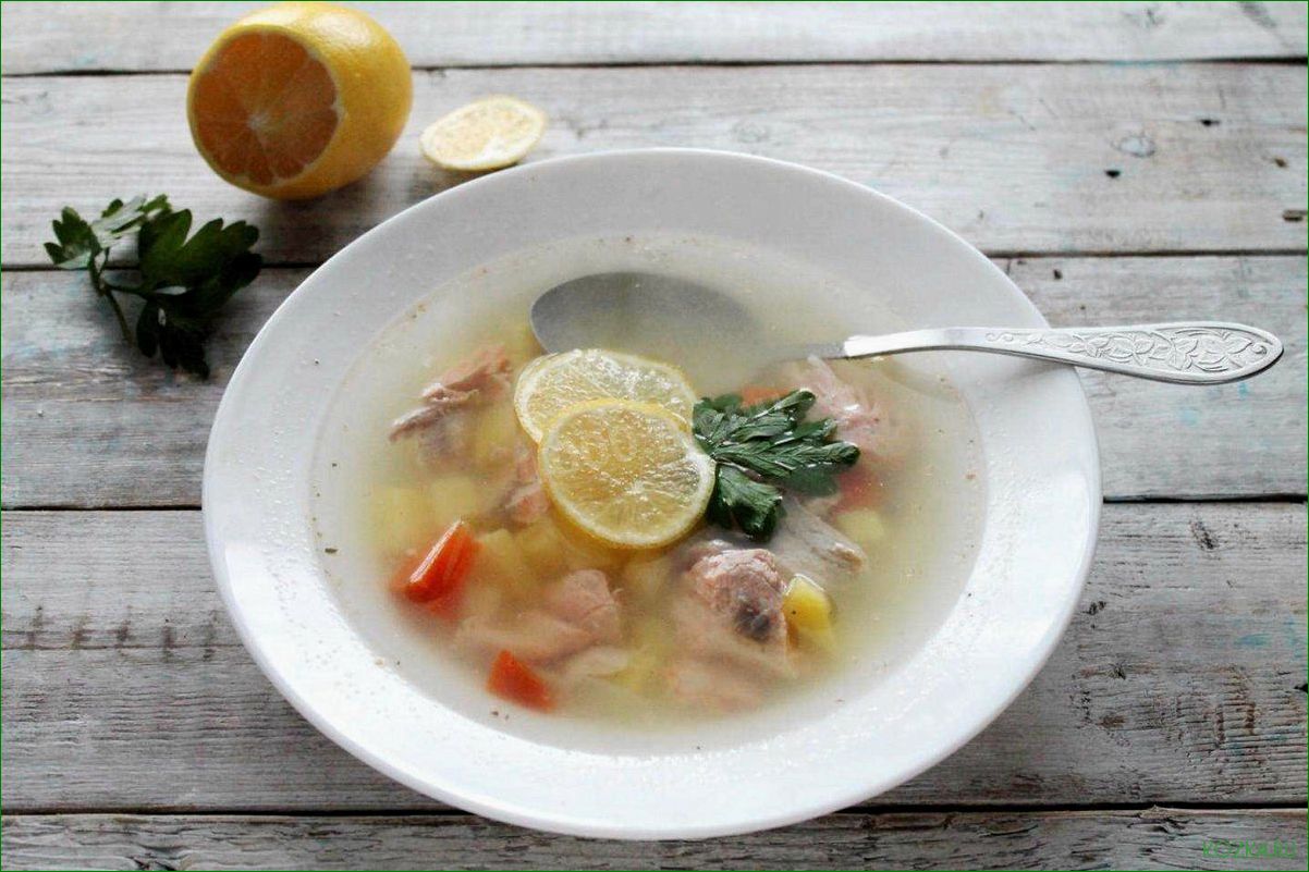 Нежный и ароматный рыбный суп с нежными кусочками куриного мяса